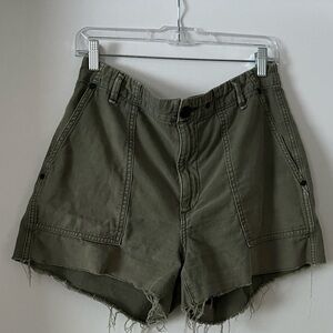 ✨EUC💥Women’s Rag & Bone army green frayed hem utility shorts